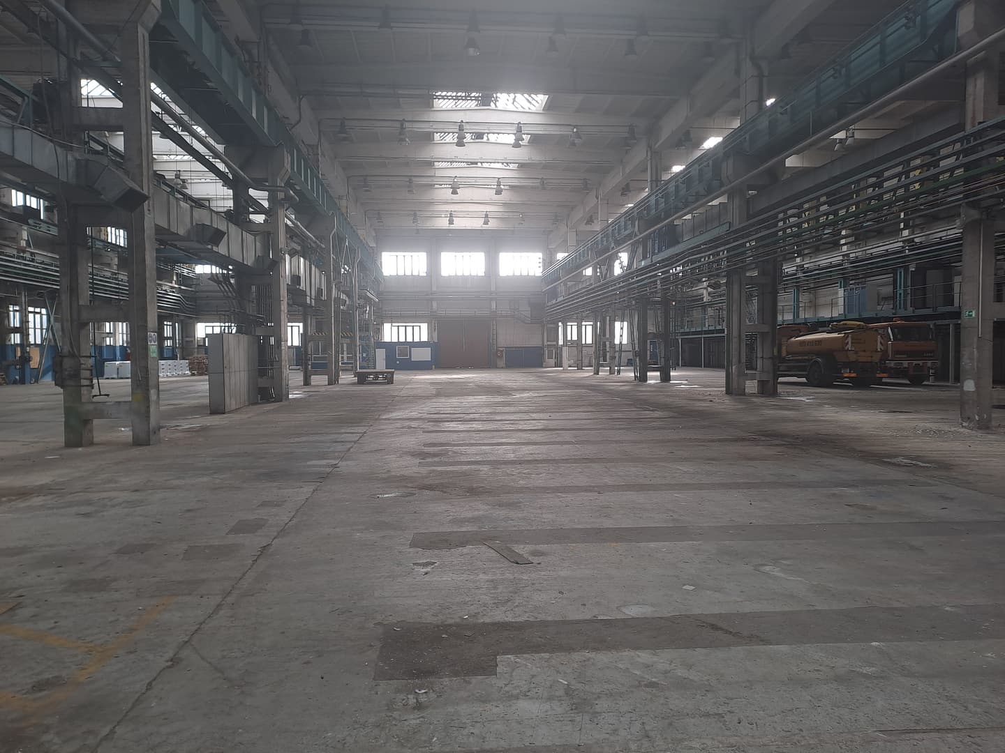 Pronájem skladových a výrobních prostor - Smíchov