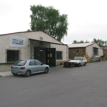 Rental of warehouse space with services up to 3,000 square meters.