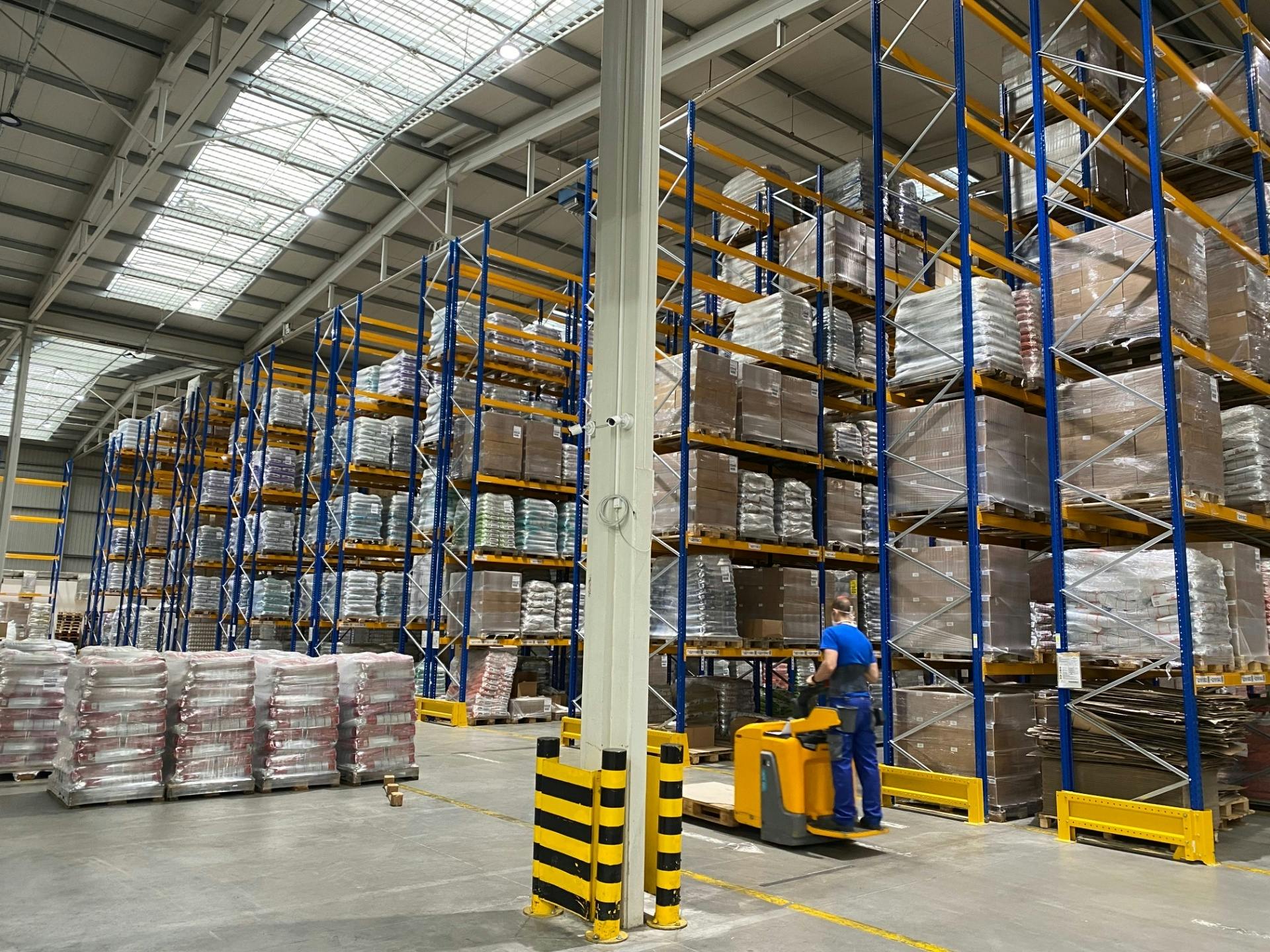 The logistics company offers to rent up to 2,000 pallet places at a lucrative location in Rudna near Prague of the D5 motorway.
